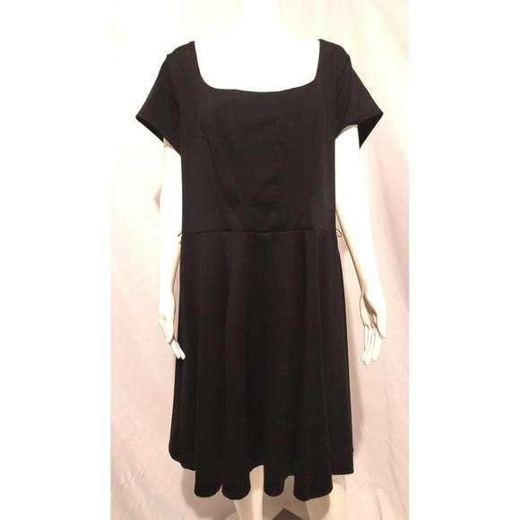 Paper Doll Black Dress w/ Back Cut Out - Size 1X - Picture 2 of 7